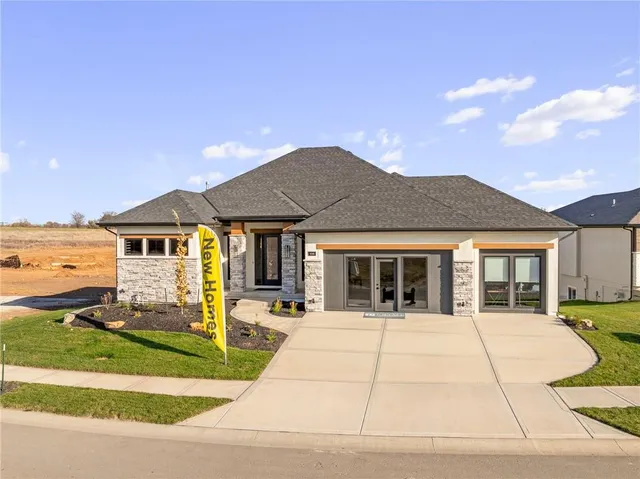$983,770 | 11209 South Sunray Drive, Olathe, KS 66061