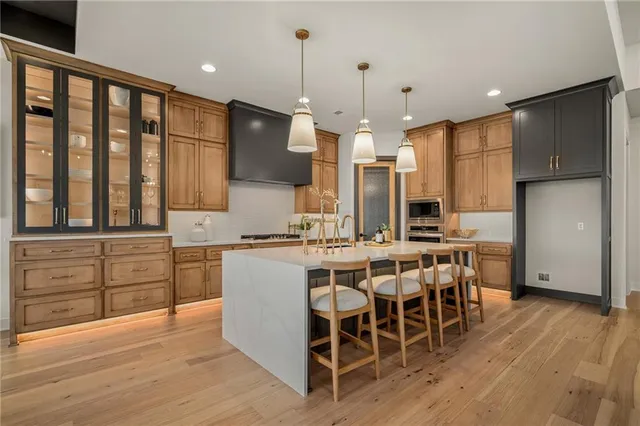 $983,770 | 11209 South Sunray Drive, Olathe, KS 66061