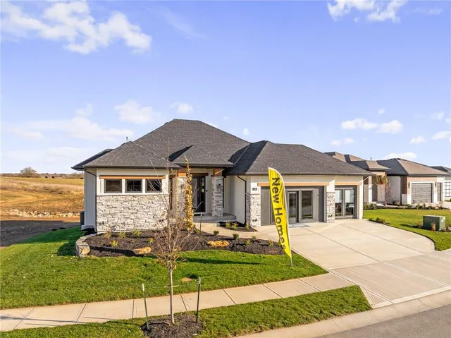 $983,770 | 11209 South Sunray Drive, Olathe, KS 66061
