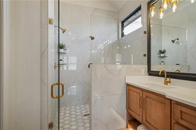 $983,770 | 11209 South Sunray Drive, Olathe, KS 66061