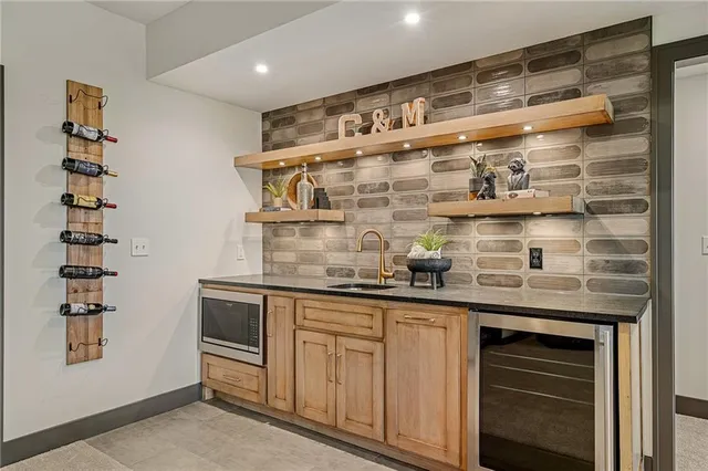 $983,770 | 11209 South Sunray Drive, Olathe, KS 66061