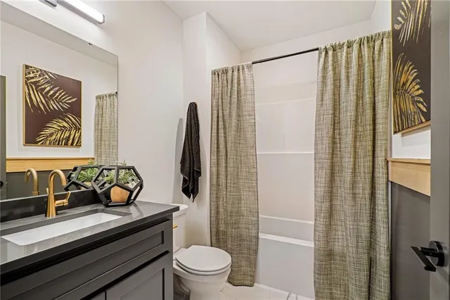 $983,770 | 11209 South Sunray Drive, Olathe, KS 66061