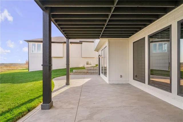 $983,770 | 11209 South Sunray Drive, Olathe, KS 66061