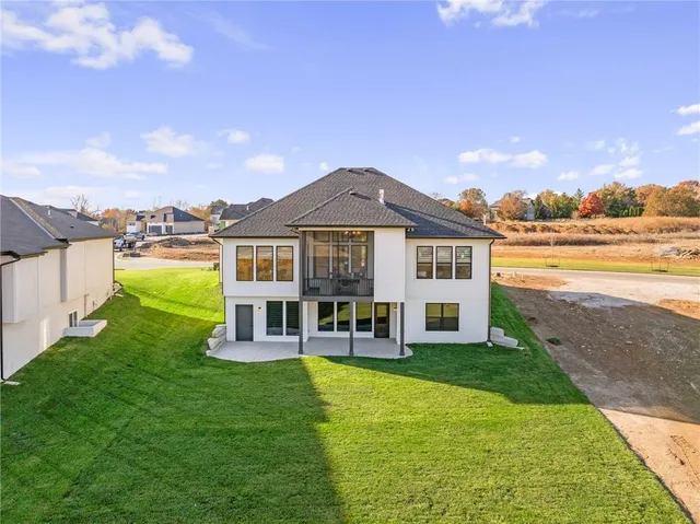 $983,770 | 11209 South Sunray Drive, Olathe, KS 66061
