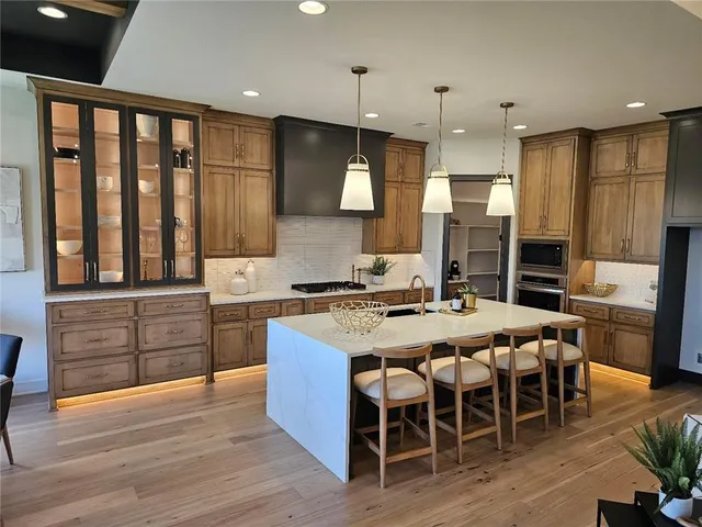 $983,770 | 11209 South Sunray Drive, Olathe, KS 66061