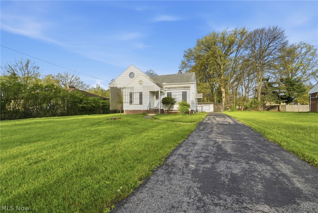 6210 Crossview Road Seven Hills, OH 44131 - Photo 5 of 45
