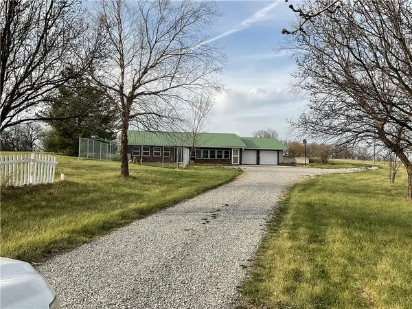 $468,000 | 10697 Southwest 116th Highway, Lathrop, MO 64465