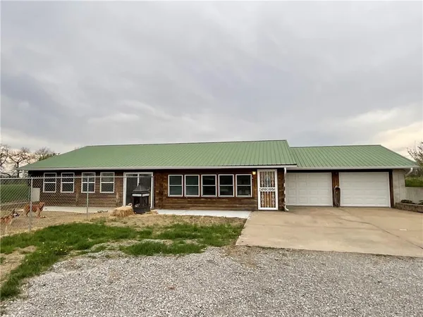 $468,000 | 10697 Southwest 116th Highway, Lathrop, MO 64465