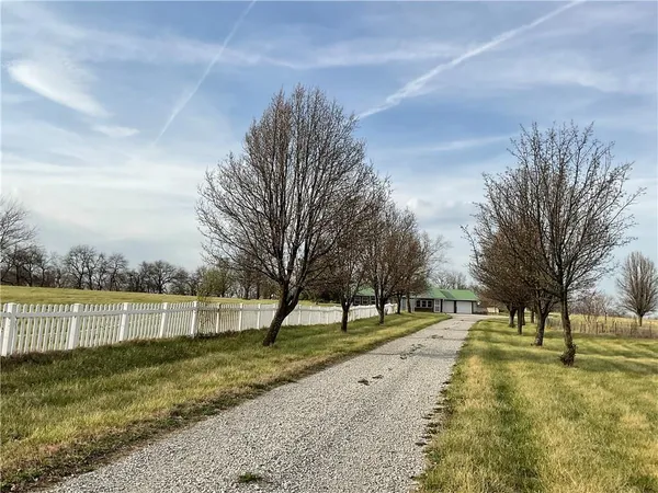 $468,000 | 10697 Southwest 116th Highway, Lathrop, MO 64465
