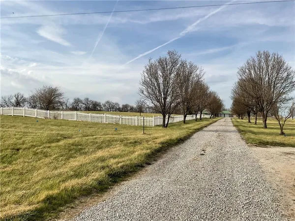 $468,000 | 10697 Southwest 116th Highway, Lathrop, MO 64465