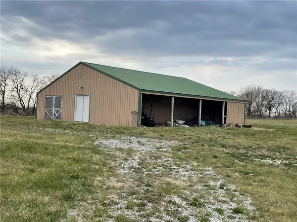 $468,000 | 10697 Southwest 116th Highway, Lathrop, MO 64465