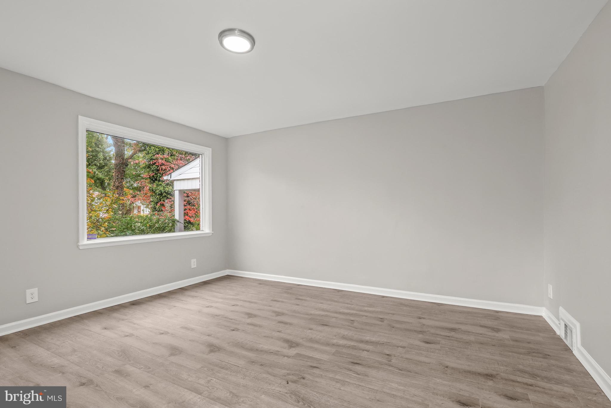 1613 Pentwood Road Baltimore, MD 21239 - Photo 7 of 41 Living Room