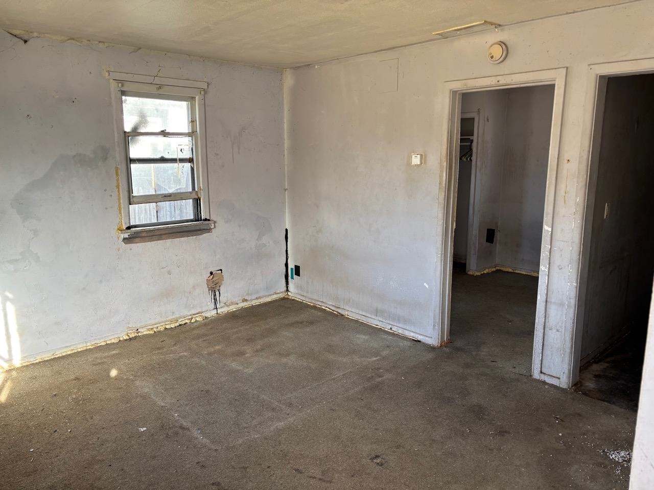 2920 9th Street Rockford, IL 61109 - Photo 3 of 3 an empty room with windows and closet