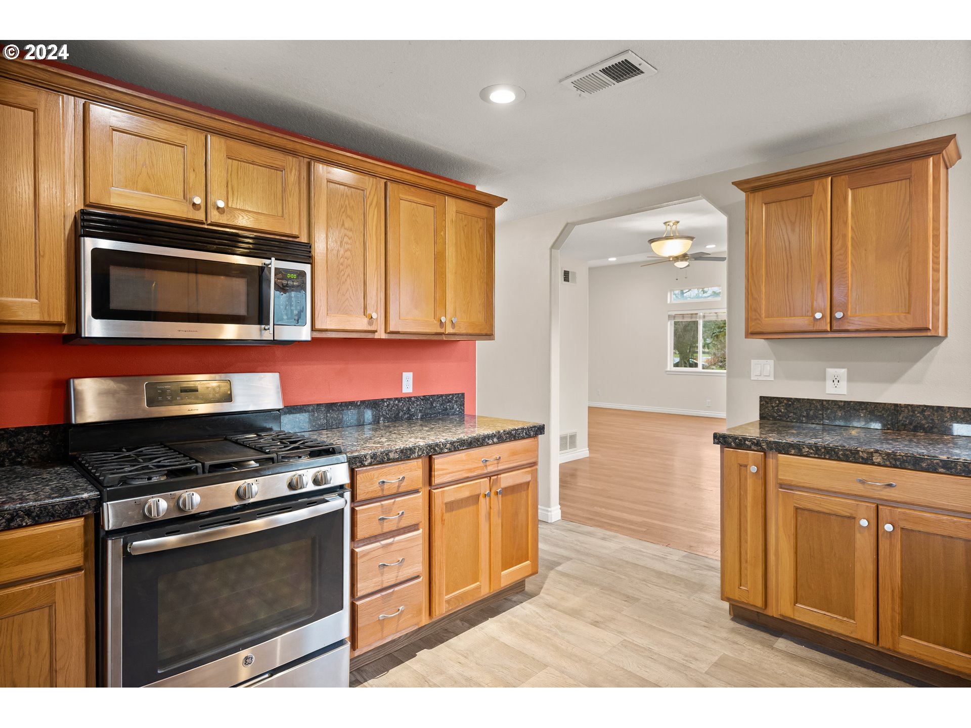 13340 Southwest Rita Drive Beaverton, OR 97005 - Photo 4 of 25 Gallery Image 4