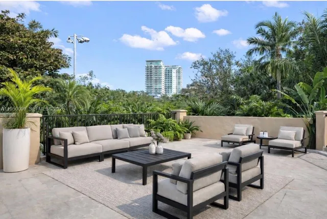 $5,600,000 | 3471 Main Highway, Unit 1240, Miami, FL 33133