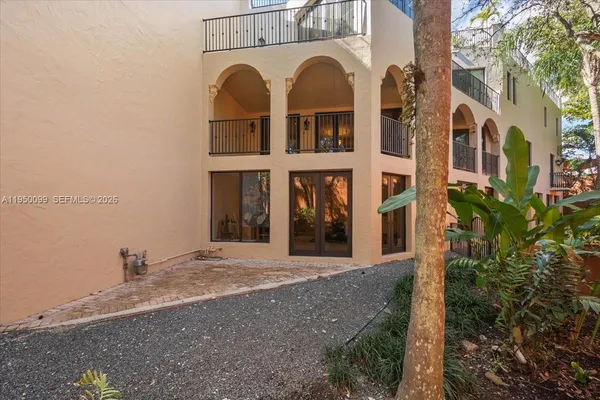 $5,600,000 | 3471 Main Highway, Unit 1240, Miami, FL 33133