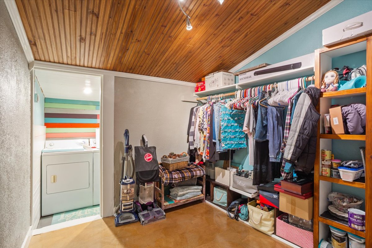 2804 Auction Barn Road Belton, TX 76513 - Photo 16 of 22 Walk in closet with lofted ceiling