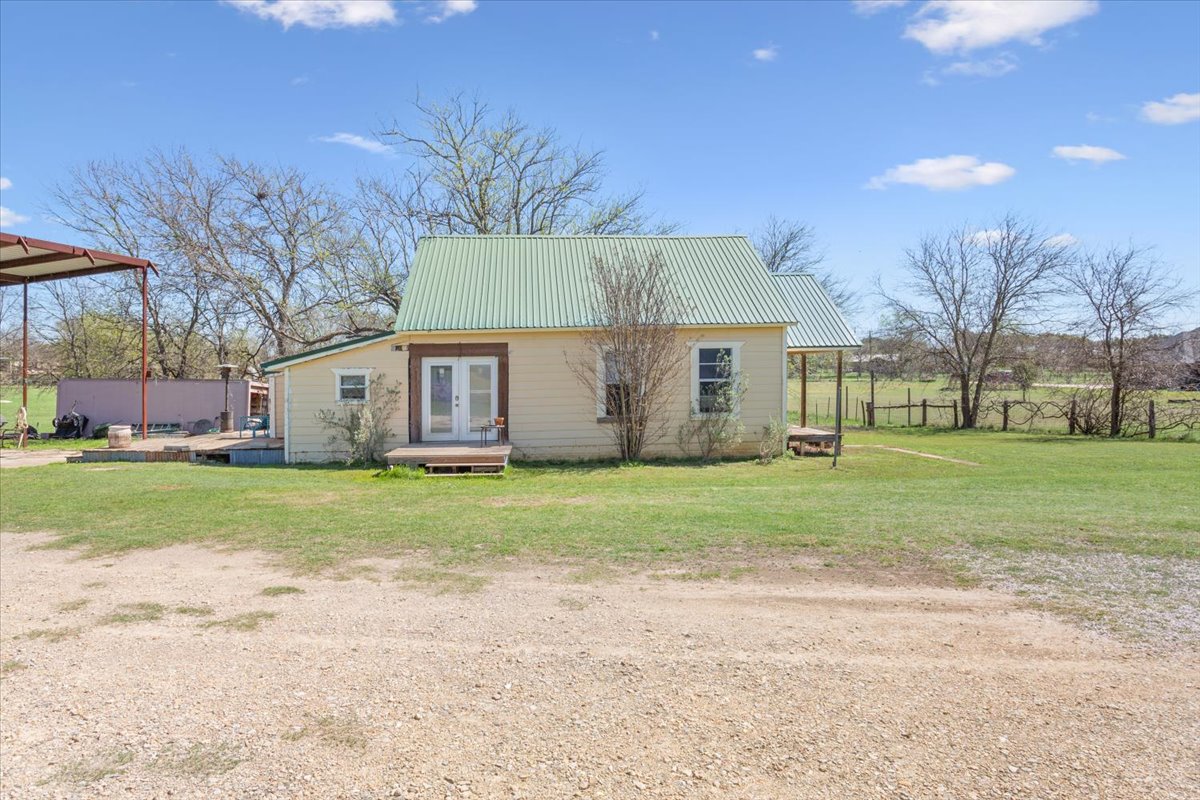 2804 Auction Barn Road Belton, TX 76513 - Photo 3 of 22 View of front of house featuring a front lawn and a metal roof