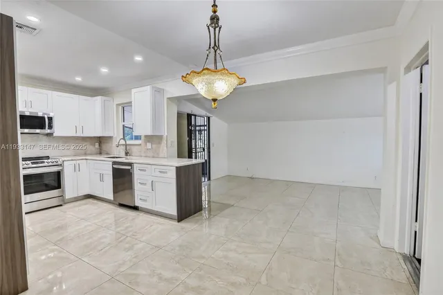 $1,050,000 | 2500 Northeast 209th Terrace, Miami, FL 33180