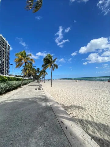 $1,050,000 | 2500 Northeast 209th Terrace, Miami, FL 33180