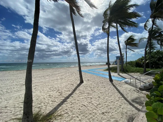 $1,050,000 | 2500 Northeast 209th Terrace, Miami, FL 33180