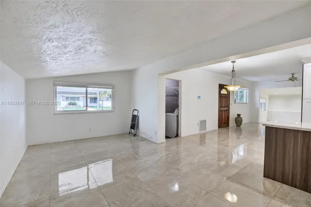 $1,050,000 | 2500 Northeast 209th Terrace, Miami, FL 33180