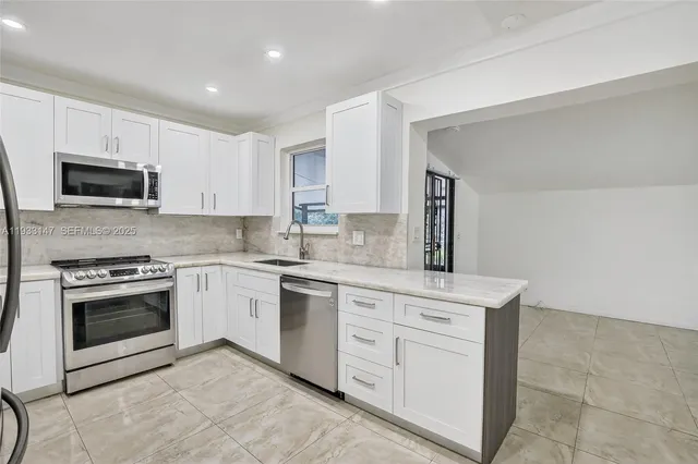 $1,050,000 | 2500 Northeast 209th Terrace, Miami, FL 33180