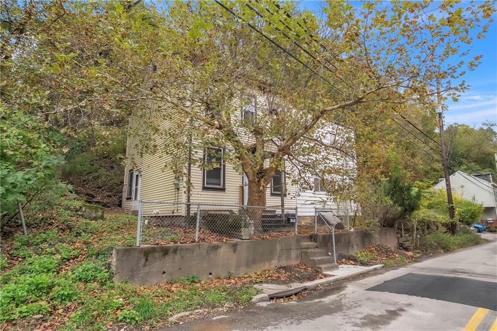 1843 Spring Garden Road Pittsburgh, PA 15212 - Photo 3 of 35