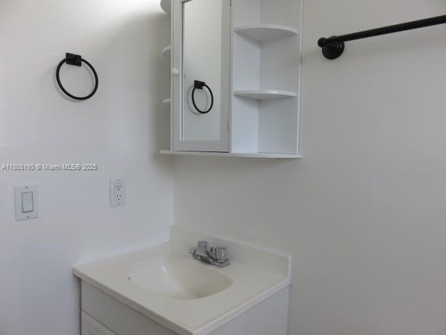 435 East 52nd Street Hialeah, FL 33013 - Photo 22 of 41 Bathroom # 2