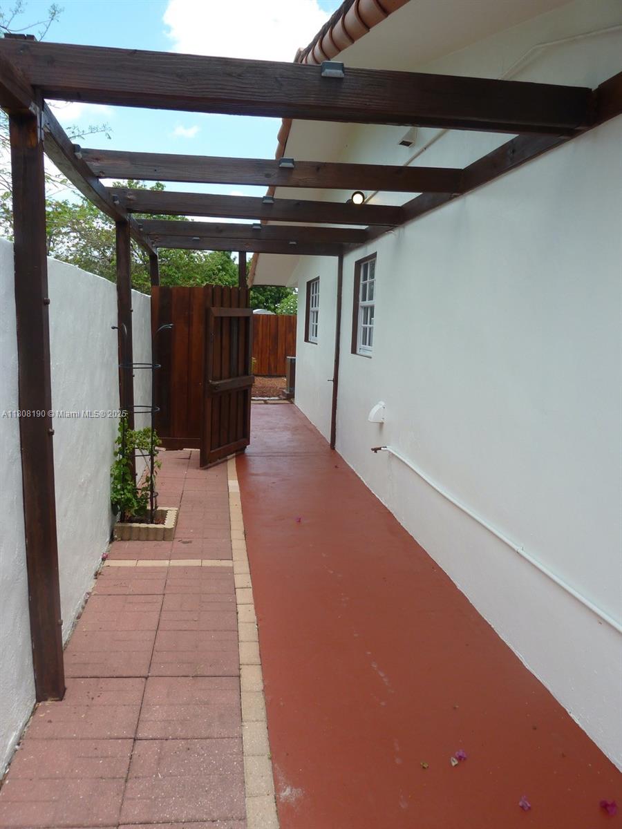 435 East 52nd Street Hialeah, FL 33013 - Photo 34 of 41 Side hallway