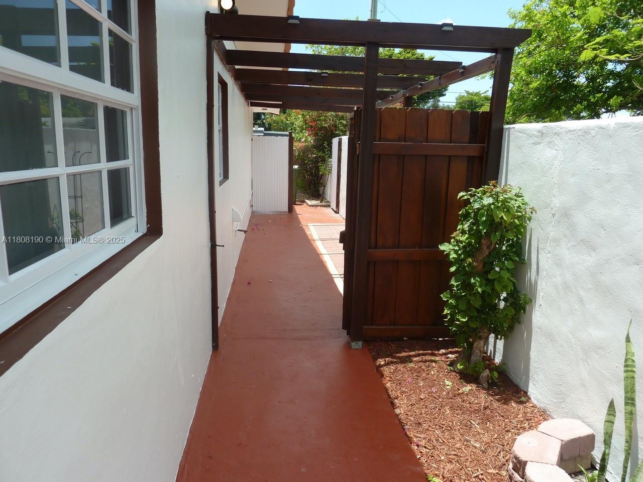 435 East 52nd Street Hialeah, FL 33013 - Photo 35 of 41 Side hallway