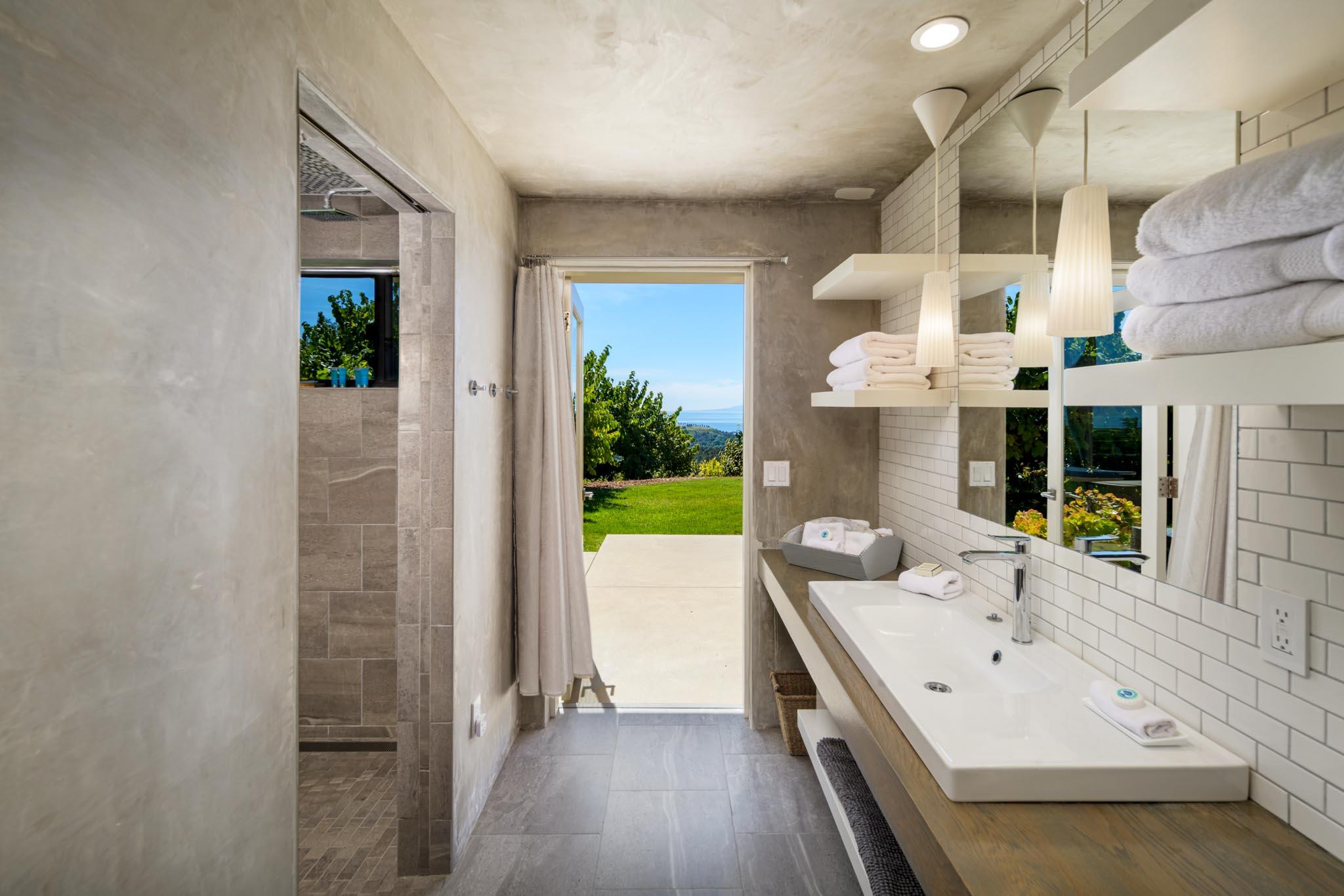 7401 Shepard Mesa Road Carpinteria, CA 93013 - Photo 21 of 29 Bathroom