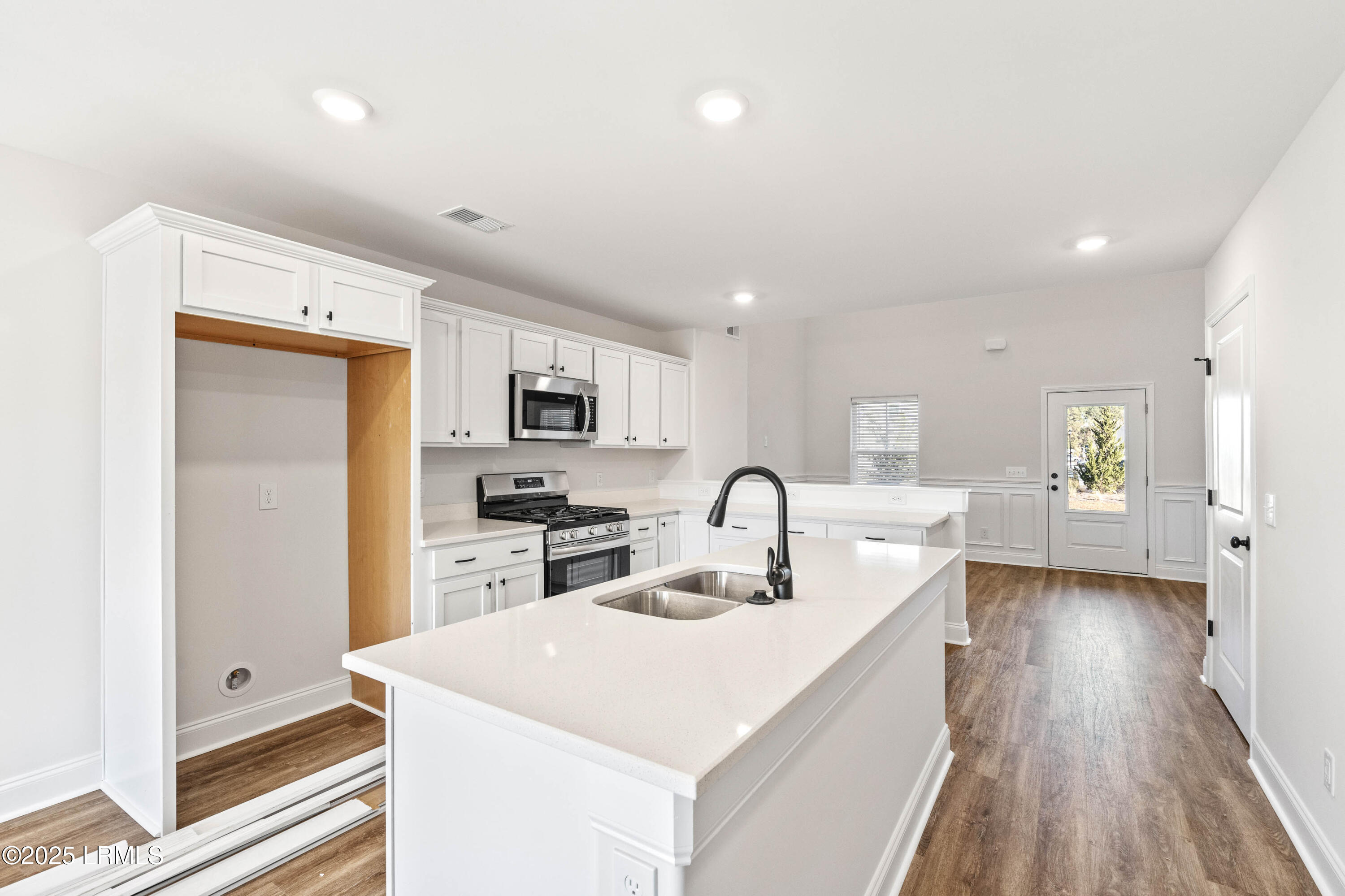 605 Royal Road Hardeeville, SC 29927 - Photo 9 of 21 605 Royal Oaks-10