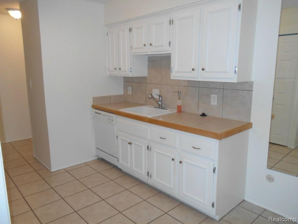 703 West Maple Road Clawson, MI 48017 - Photo 13 of 19