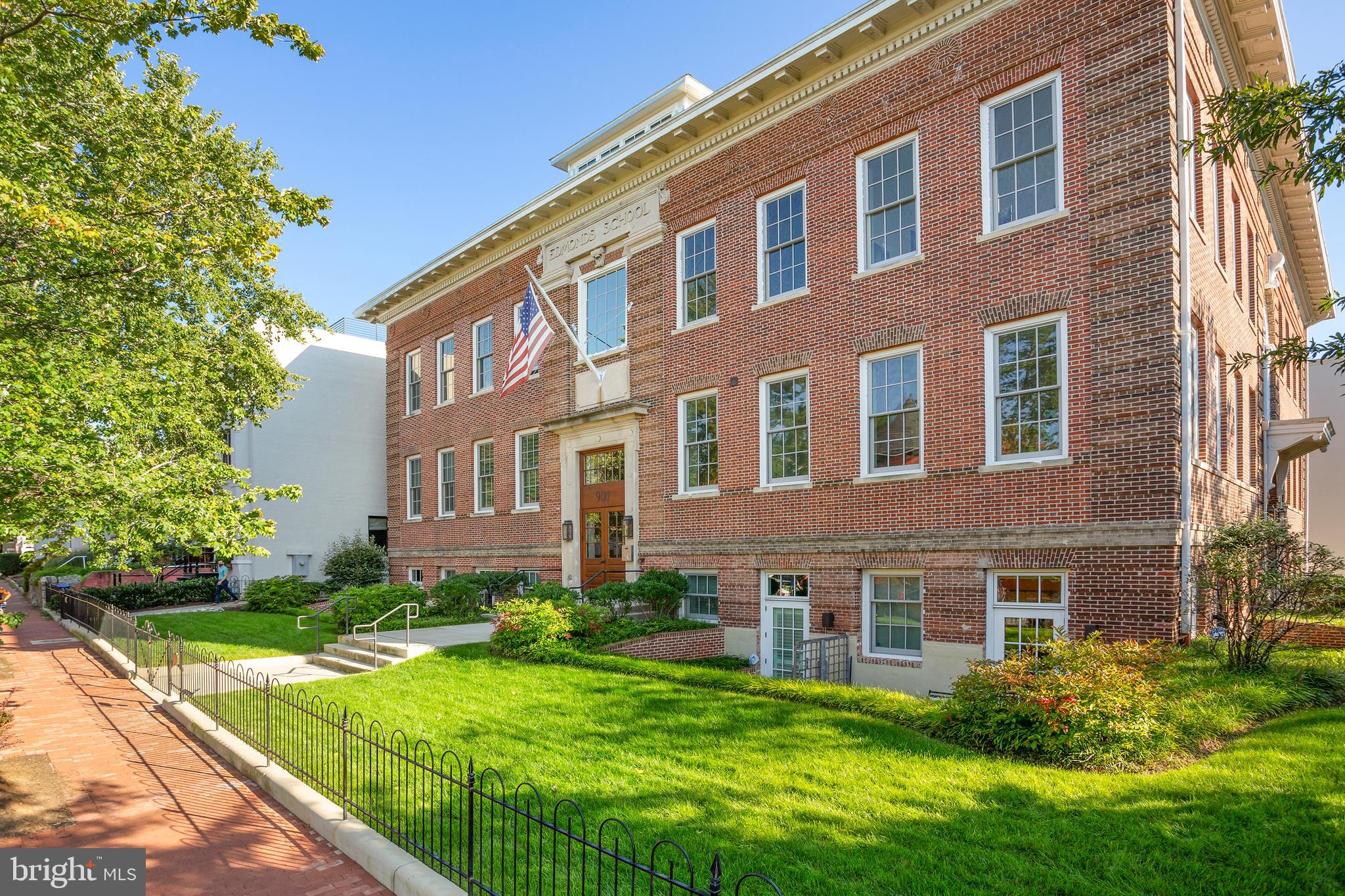 901 D Street Northeast, Unit 102 Washington, DC 20002 - Photo 36 of 40 a building view with a garden space