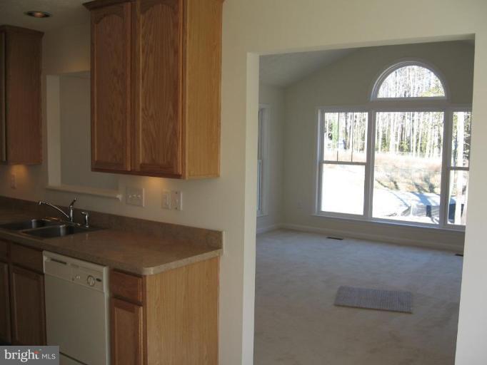 112 Azalea Road, Unit 250 Colonial Beach, VA 22443 - Photo 7 of 27 Kitchen #2