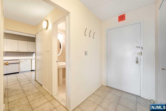 1055 River Road, Unit 814 Edgewater, NJ 07020 - Photo 18 of 34