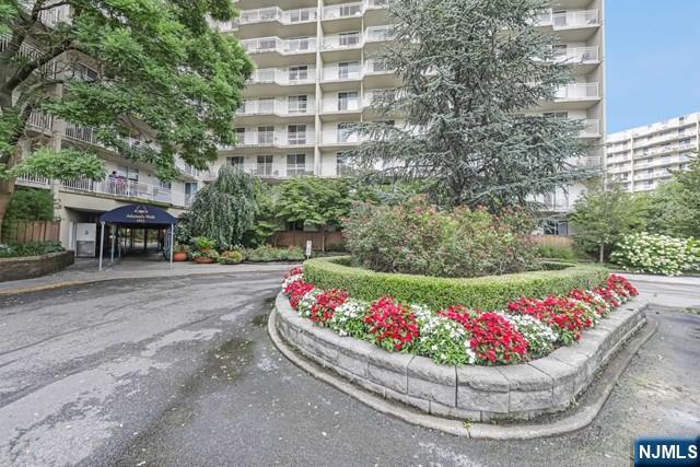 1055 River Road, Unit 814 Edgewater, NJ 07020 - Photo 2 of 34