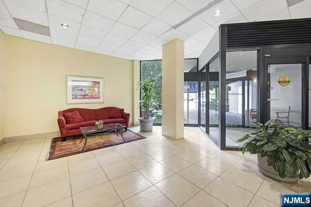 1055 River Road, Unit 814 Edgewater, NJ 07020 - Photo 3 of 34