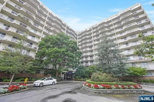 $2,800 | 1055 River Road, Unit 814, Edgewater, NJ 07020