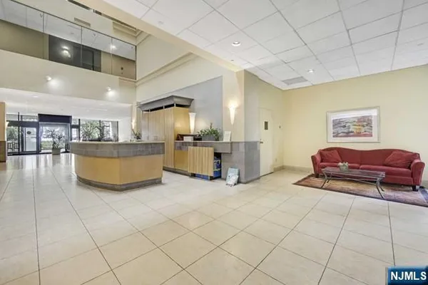 $2,800 | 1055 River Road, Unit 814, Edgewater, NJ 07020