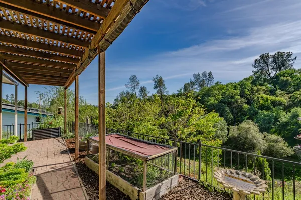 $195,000 | 20 Rollingwood Drive, Unit 215, Jackson, CA 95642