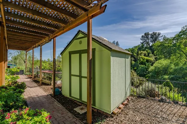 $195,000 | 20 Rollingwood Drive, Unit 215, Jackson, CA 95642