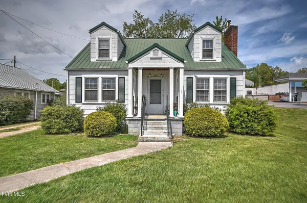 $389,900 | 200-202 Main Street West, Mount Carmel, TN 37645