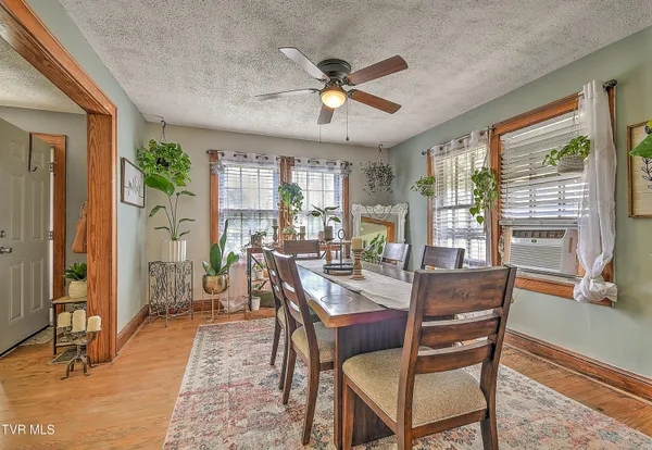 $389,900 | 200-202 Main Street West, Mount Carmel, TN 37645