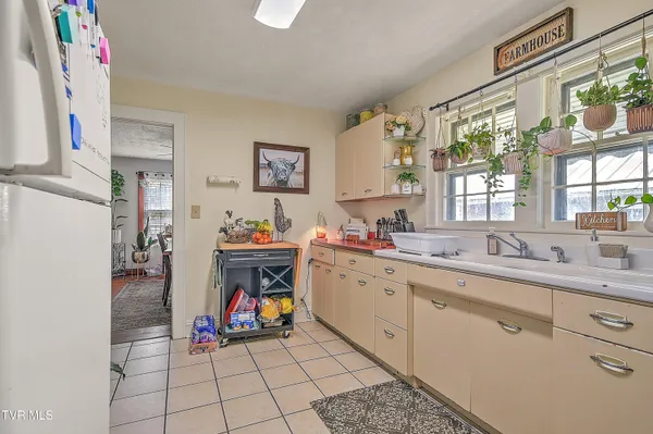 $389,900 | 200-202 Main Street West, Mount Carmel, TN 37645