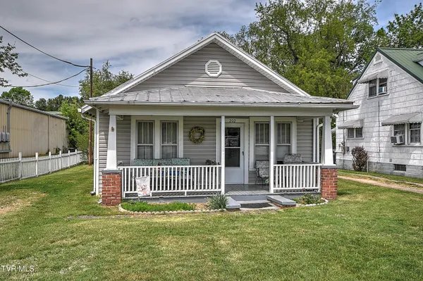 $389,900 | 200-202 Main Street West, Mount Carmel, TN 37645