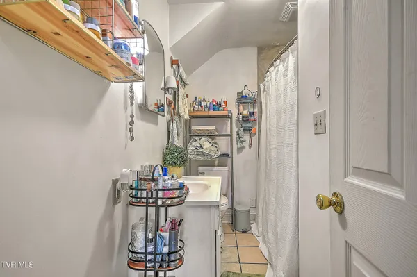 $389,900 | 200-202 Main Street West, Mount Carmel, TN 37645