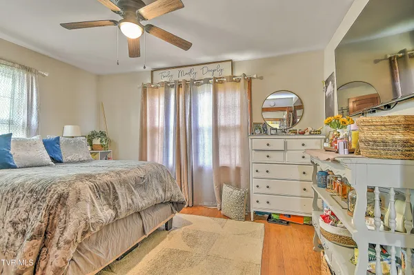 $389,900 | 200-202 Main Street West, Mount Carmel, TN 37645