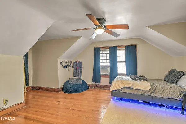 $389,900 | 200-202 Main Street West, Mount Carmel, TN 37645